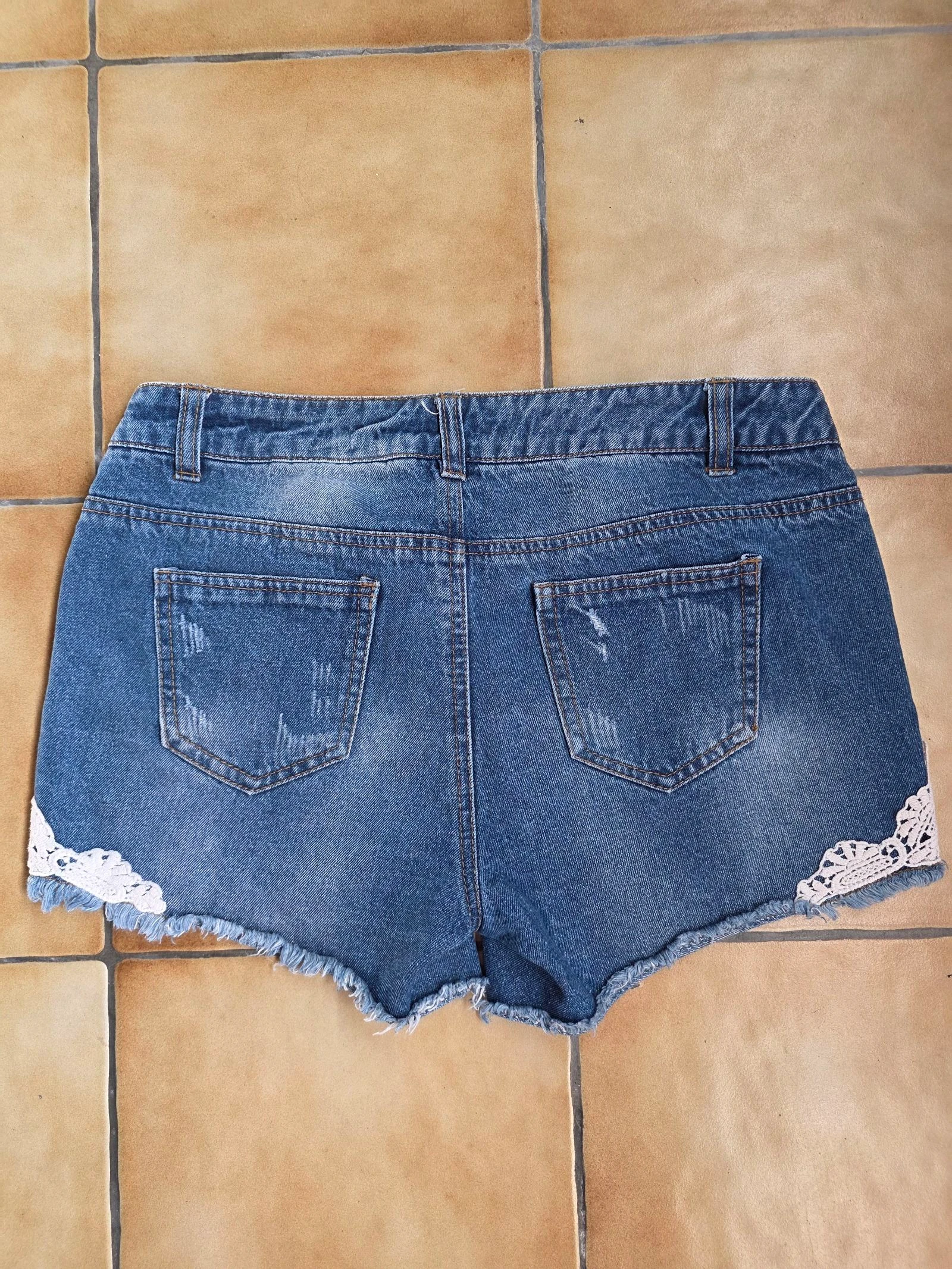 Bermuda jeans boho festival cintura baixa y2k renda Tamanho 36 / w27 denim shorts renda – photo 2